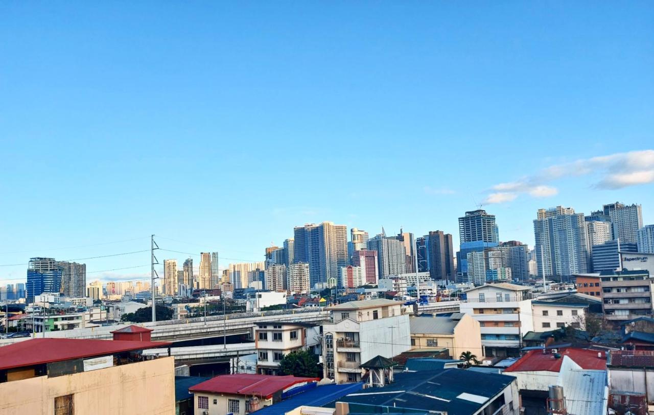 Airobedz Makati - A Value Hotel Манила Экстерьер фото