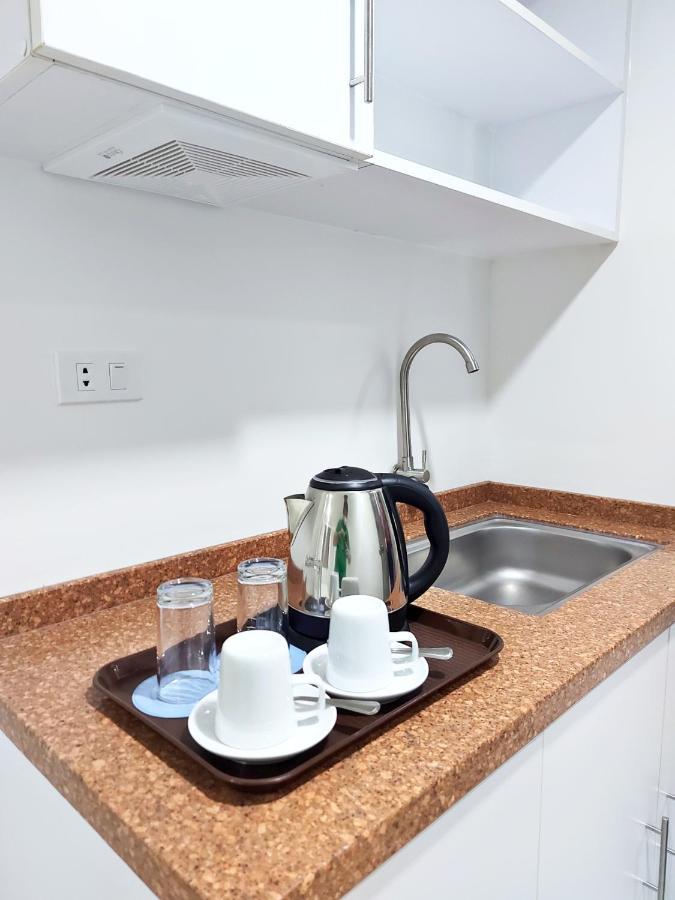 Airobedz Makati - A Value Hotel Манила Экстерьер фото