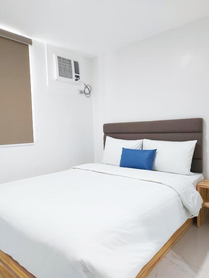 Airobedz Makati - A Value Hotel Манила Экстерьер фото